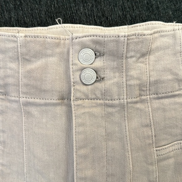 Free People/We The Free, Jayde Flare Jean in Light Grey, Size 27, Bleach Stain - Picture 6 of 9